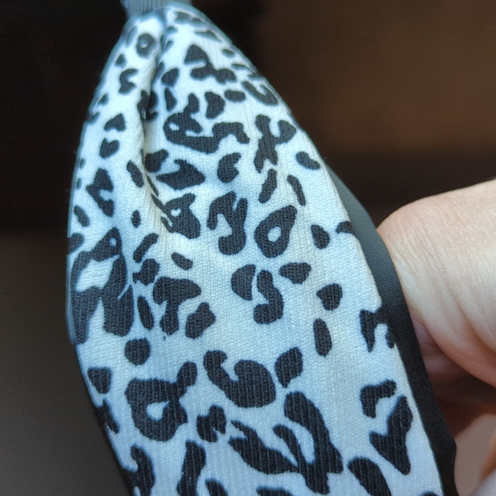 LAST ONE! Darling Black and White Leopard Print Headband w/Adorable Top Knot - Picture 5 of 8